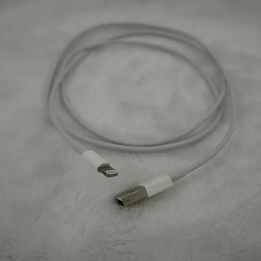 Apple 12W USB Power Adapter & Lightning to USB Cable